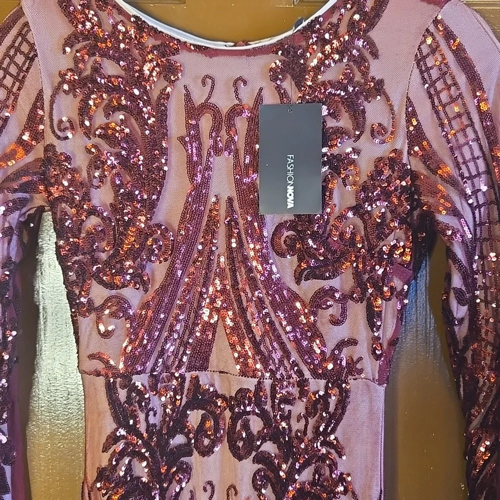Fashion Nova-Burgundy cutout sequin gown with cream lining Sz XS NWT. - Picture 4 of 15